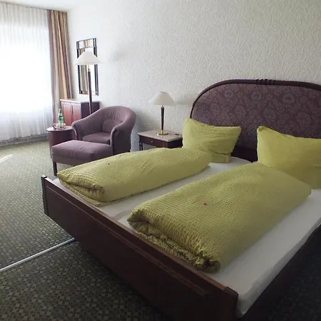 Hotel Moselkern 호텔 2*